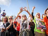 Утверждено: заложники и их близкие защищены от увольнения полгода после возвращения