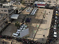 На площадь в Дир аль-Балахе прибыли три машины ХАМАСа