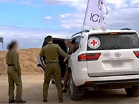 Эхуд Бен-Ами и Ор Леви в ходе передачи силам ЦАХАЛа. Видео