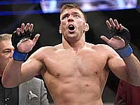 UFC. Дю Плесси сломал нос Стрикленду и защитил титул
