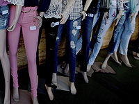 Один из самых странных предметов одежды в моде – обтягивающие джинсы – возвращается