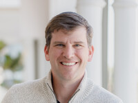 Бизнесмен Майкл Айзенберг требует прекратить финансирование ешивы