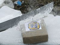 В Аргентине королева красоты была арестована за провоз кокаина в рюкзаке дочери