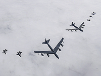 Два американских стратегических бомбардировщика прибыли в Англию