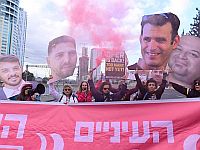 Утром демонстранты перекрывали движение по трассе 