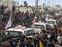 Машины Красного Креста прибыли на площадку