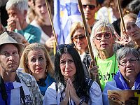 Освобожденные заложники в сопровождении ЦАХАЛа пересекли границу Израиля