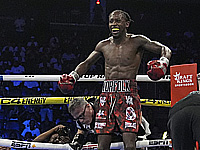 Бокс в Нью-Йорке. Американец нокаутировал украинского чемпиона