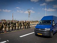 Шири, Кфир и Ариэль Бибас похоронены на кладбище в Эшколе