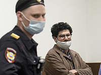 В РФ бывший редактор DOXA Армен Арамян заочно приговорен к 10 годам колонии