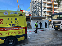 Рабочий тяжело травмирован в результате падения в Тель-Авиве