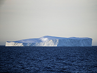 Самый большой в мире айсберг сел на мель у отдаленного британского острова