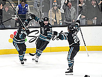 Достижения Стамкоса. Ассистентский дубль Уолмана. Результаты матчей НХЛ