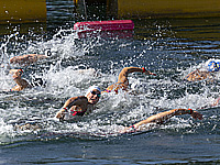 Плавание на 5 км. Чемпионы Израиля Йонатан Ахдут и Офек Адир