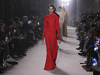 Высокая мода в Париже: новые коллекции Виктории Бекхэм и других брендов. Фоторепортаж