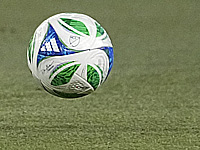 Чемпионат Израиля по футболу. Лидер победил вдевятером