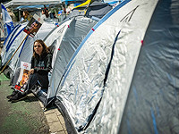 Третью ночь родственники похищенных ночуют в палатках возле 