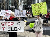 Трамп купит автомобиль Tesla, чтобы поддержать теряющего миллиарды Маска