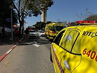 В Кфар-Сабе автомобиль сбил пешехода, пострадавший в тяжелом состоянии