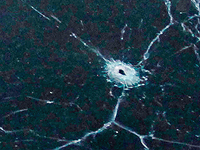 Пуля попала в автомобиль около границы с Ливаном