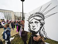 Белый дом на призыв вернуть Франции Статую Свободы: 