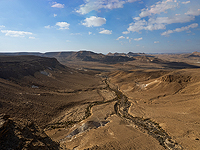 Геологи показали, как изменения климата повлияли на водоразделы в Негеве за последние 230 тысяч лет
