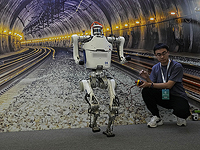 Китайские гуманоиды тренируются для первого в мире марафона роботов в Пекине