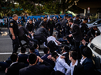 Акция протеста ультраортодоксов в Бней-Браке: демонстранты перекрыли 4-е шоссе