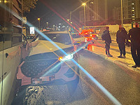 Столкновение автомобиля и автобуса на шоссе Аялон, состояние одного из пострадавших тяжелое