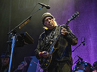 Нил Янг отменил запланированный концерт в Украине по соображениям безопасности