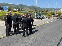 По предварительным данным, террорист похитил оружие солдата и обстрелял из него людей