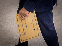 Нетаниягу покинул судебное заседание после получения конверта