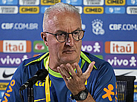 После разгрома в матче с аргентинцами уволен тренер сборной Бразилии