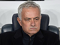 Страсти в Кубке Турции. Моуриньо схватил за нос тренера соперника