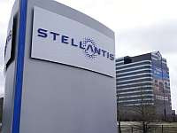Из-за пошлин Трампа Stellantis останавливает заводы в Мексике и Канаде