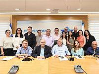 Работники местных органов власти получат прибавку к зарплате