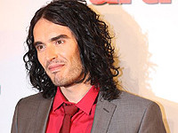 Британскому актеру Расселу Брэнду предъявлены обвинения в изнасиловании четырех женщин