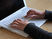 Школьник из Герцлии Питуах распространял поддельные интимные фото одноклассниц