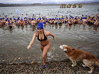 2461 человек совершили заплыв в холодную погоду в Чехии, побив мировой рекорд