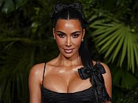 Ким Кардашьян будет лично давать показания в Париже на слушаниях по делу о ее ограблении