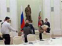 Путин встретился с Александром Труфановым, который провел в плену ХАМАСа почти 500 дней