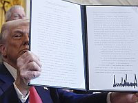 Дональд Трамп на 90 дней отложил введение новых пошлин в отношении 75 стран