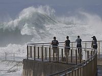 Гигантские волны в Австралии привели к человеческим жертвам
