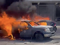 Взорванный и взорвавшийся автомобили на юге Ливана, есть убитые и раненые