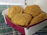 Ученые создали крупнейший в мире куриный наггетс, выращенный в лабораторных условиях