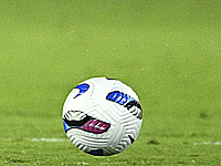 В ЮАР футболист потерял сознание на разминке перед матчем и умер