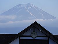 Альпинист, покоривший Фудзи, был спасен дважды после того, как вернулся за потерянным телефоном