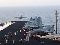 ВМС США сообщили о потере в Красном море палубного истребителя