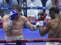 Сауль Альварес вновь стал абсолютным чемпионом мира по боксу