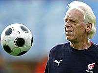 Умер легендарный тренер Лео Бенхаккер